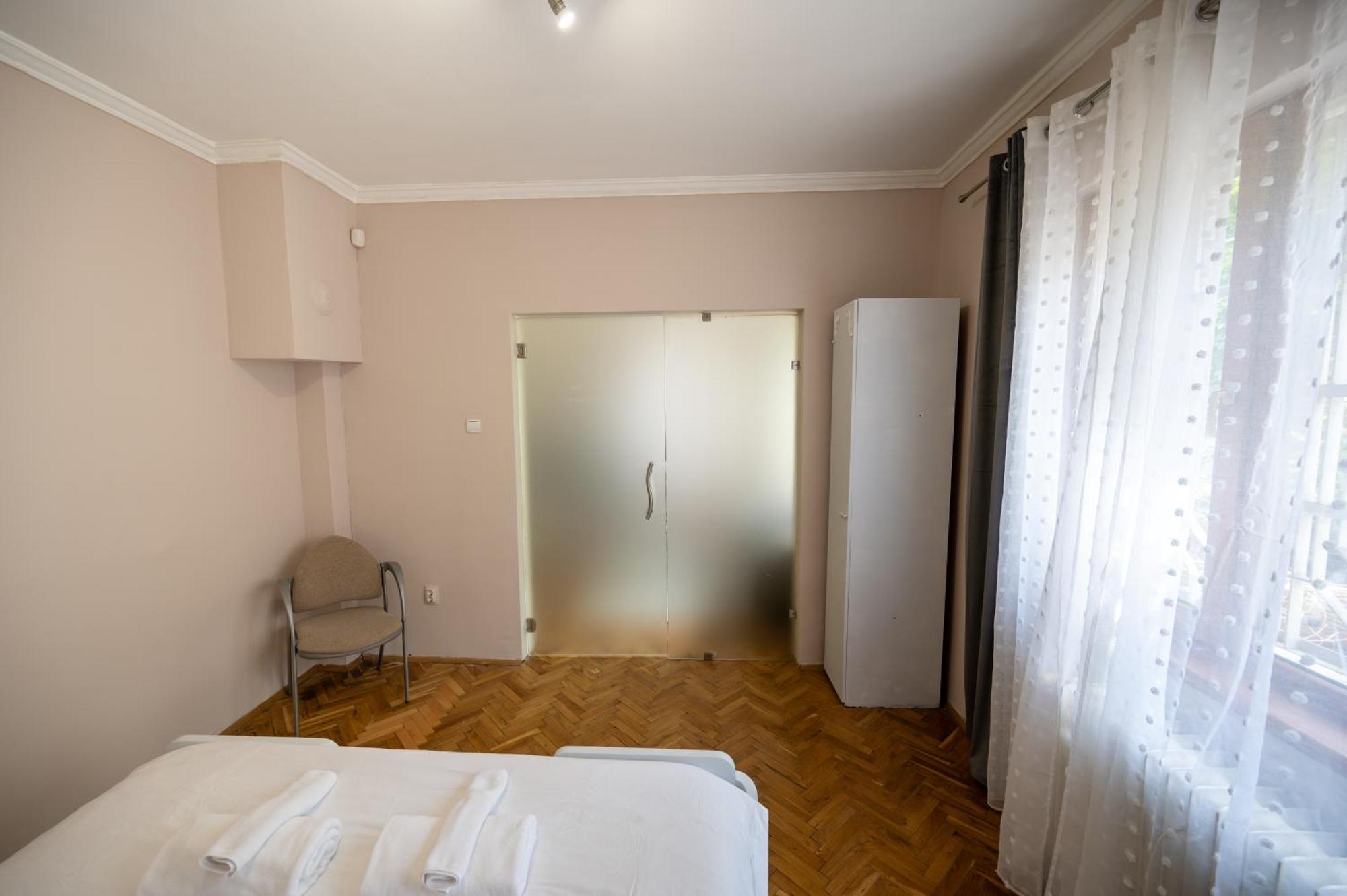 Beautiful Two-bedroom In City Center Apartament *