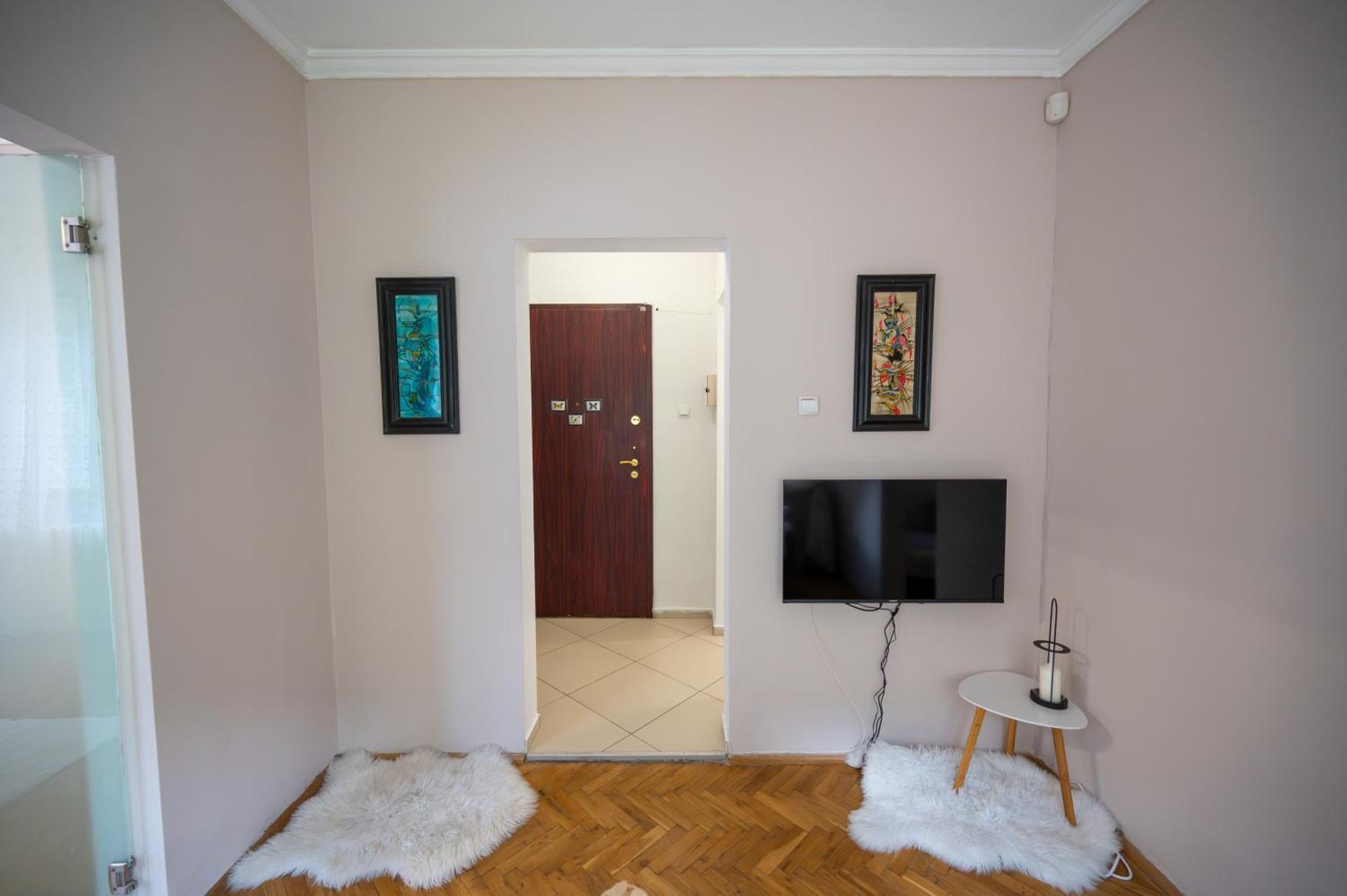 Beautiful Two-bedroom In City Center Apartament Sofia