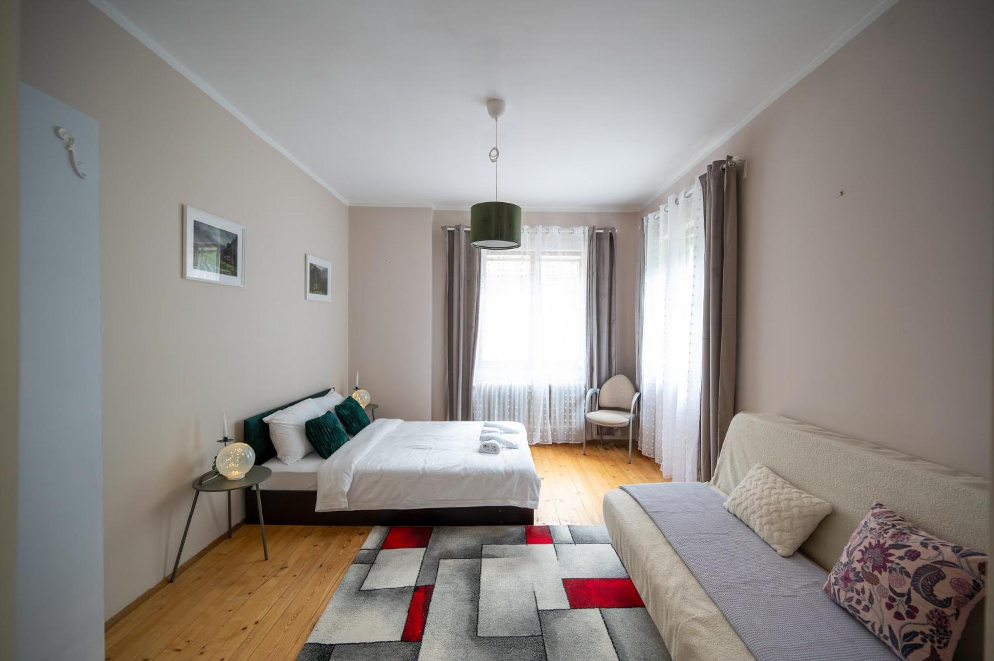 Beautiful Two-bedroom In City Center *